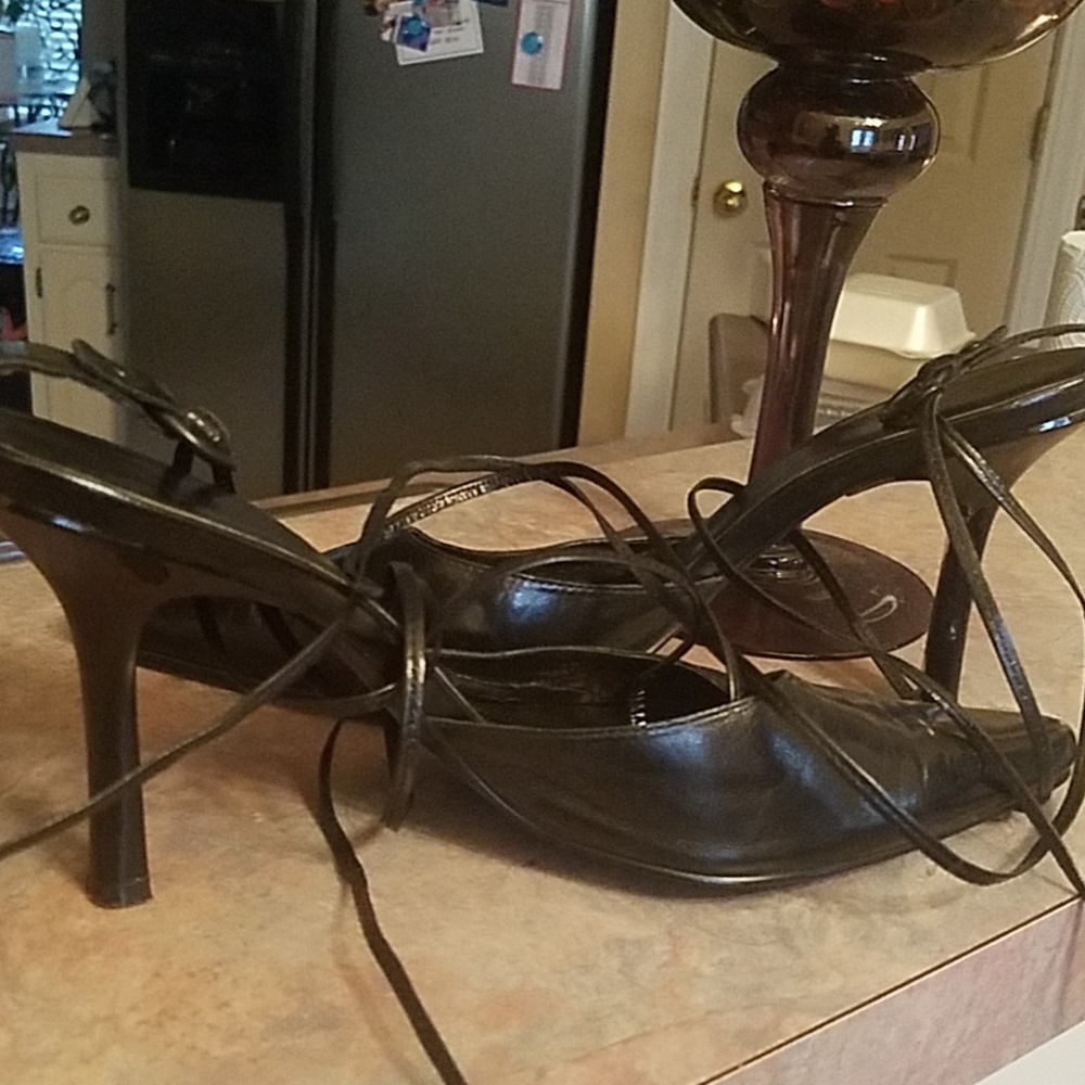 Strappy shoes